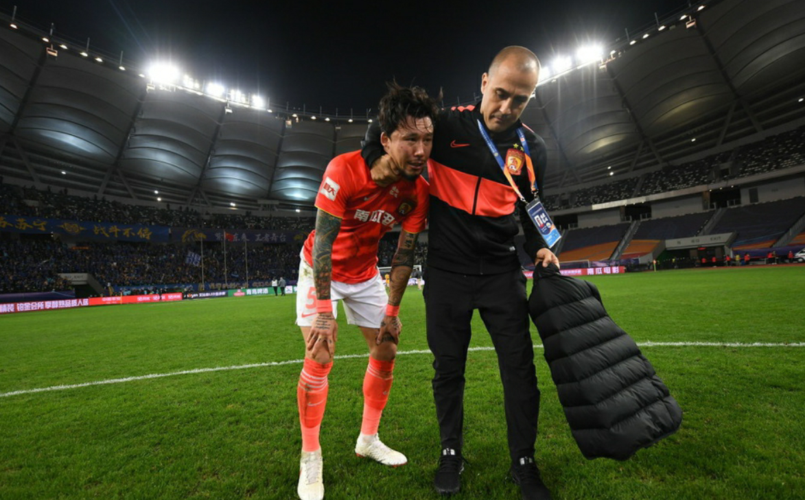 关于尼斯迎亚冠关键赛，今晚防线松动，压力陡增，赛程密集仍需轮换的信息