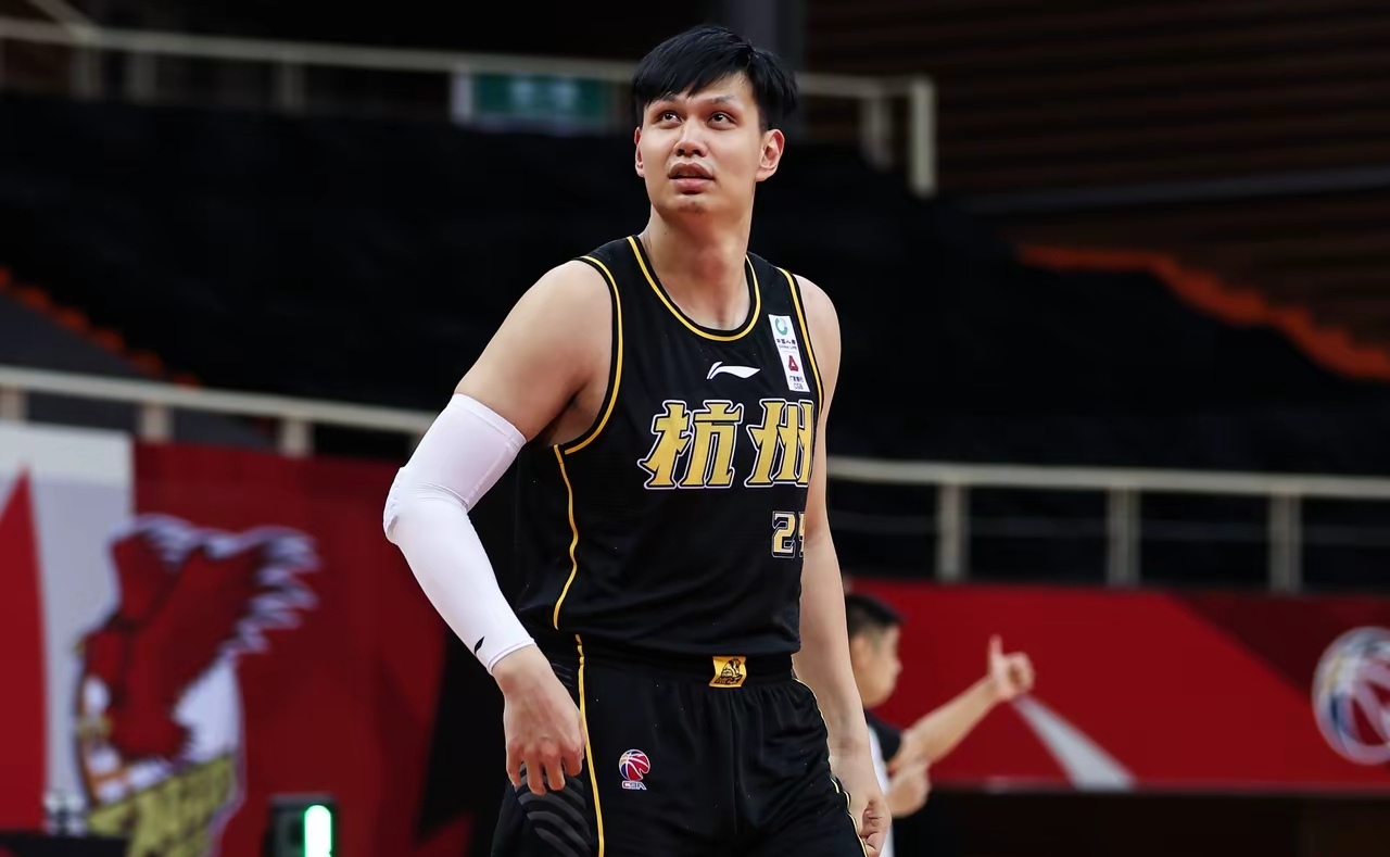 广厦男篮今晚远射贴柱，志在欧联名次提升，悬念犹存，训练强度明显提升的简单介绍