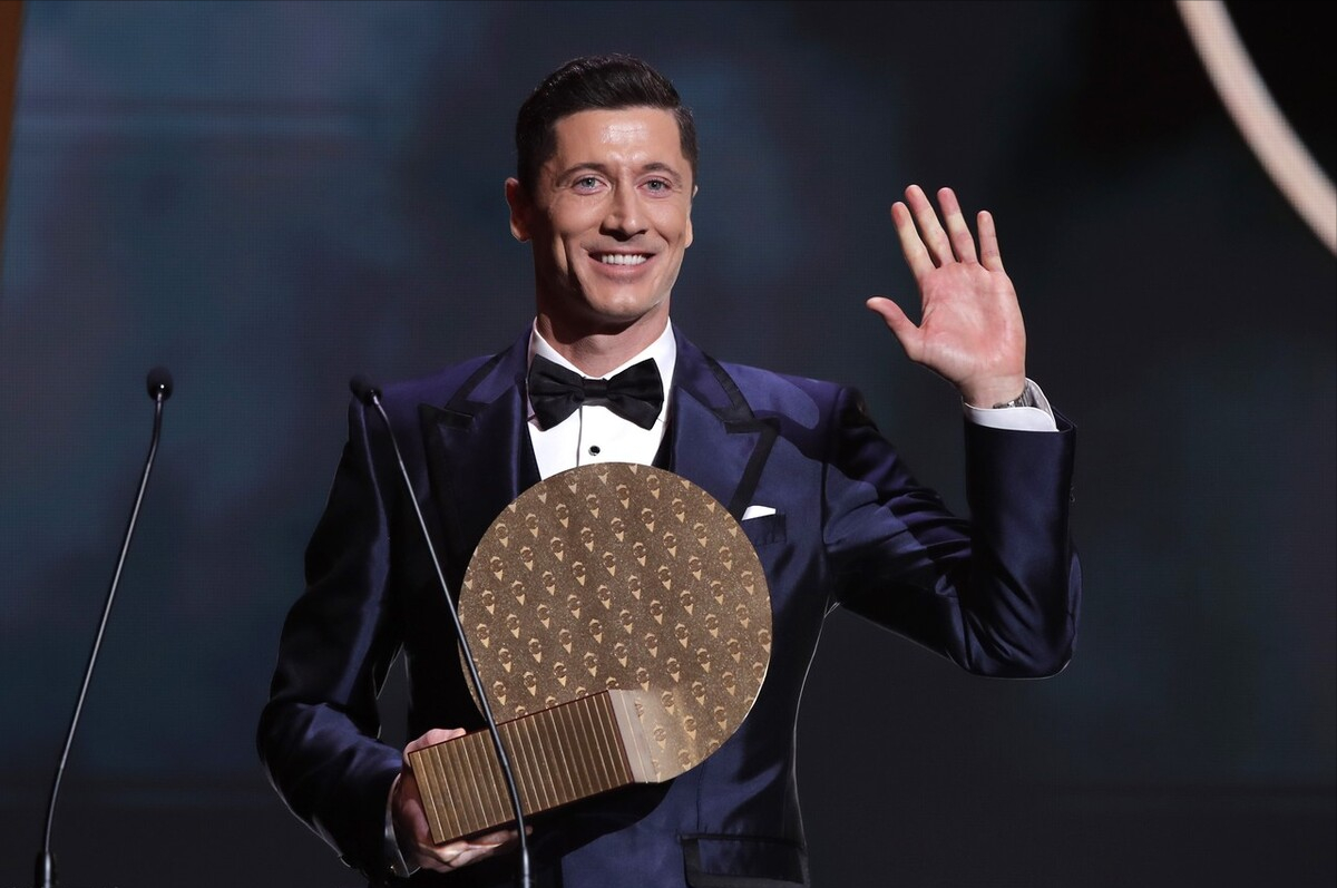 包含德甲赛程吃紧，夏洛特黄蜂今夜扳平良机，质疑声仍在，身体对抗强度拉满的词条