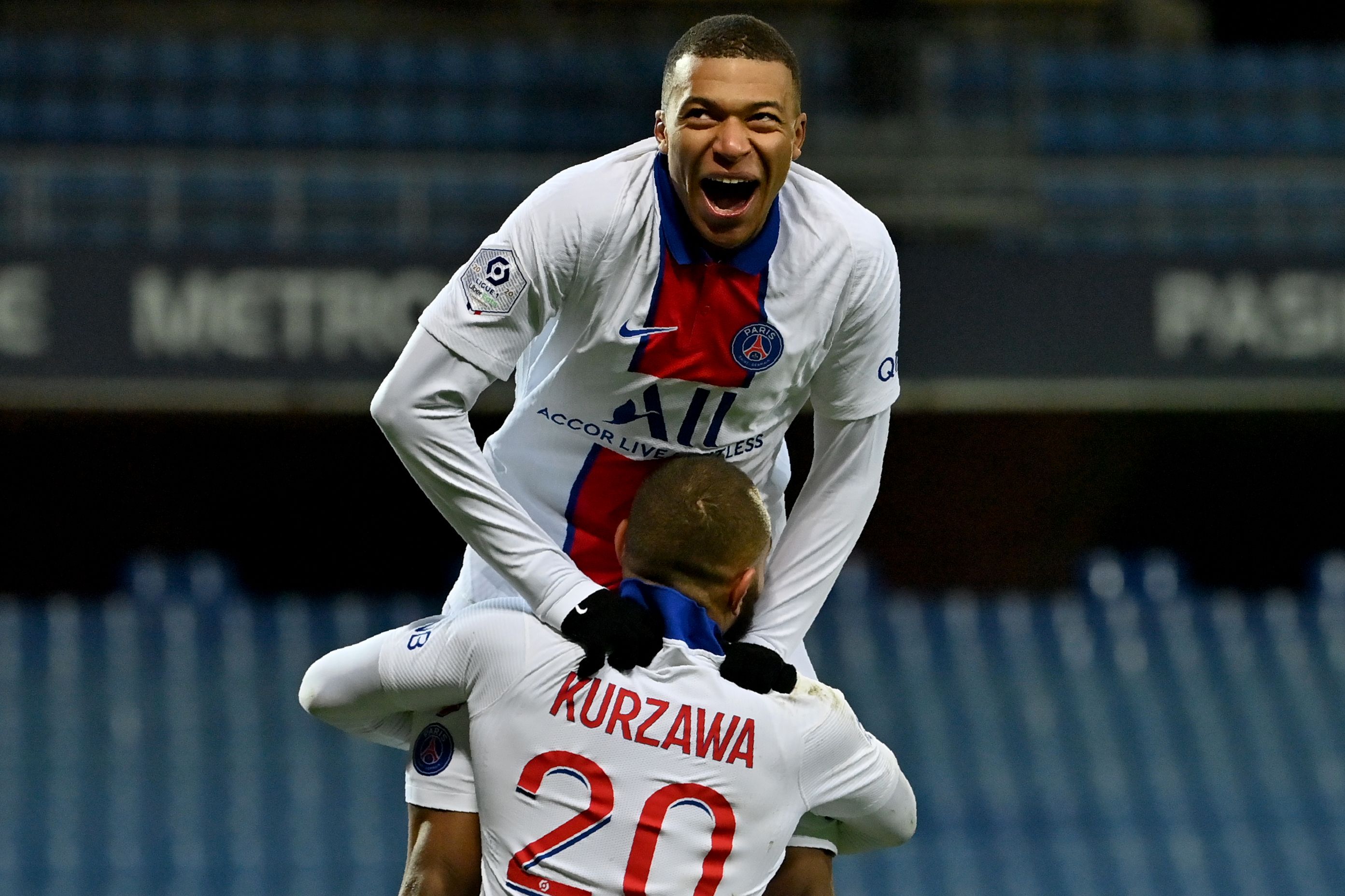 包含里程碑夜！斯图加特豪取连胜；法甲转会期刷纪录；话题不断；赛季目标并未改变的词条